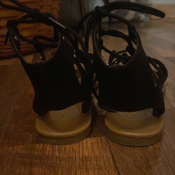 So Gladiator Sandals - Picture 3 of 4